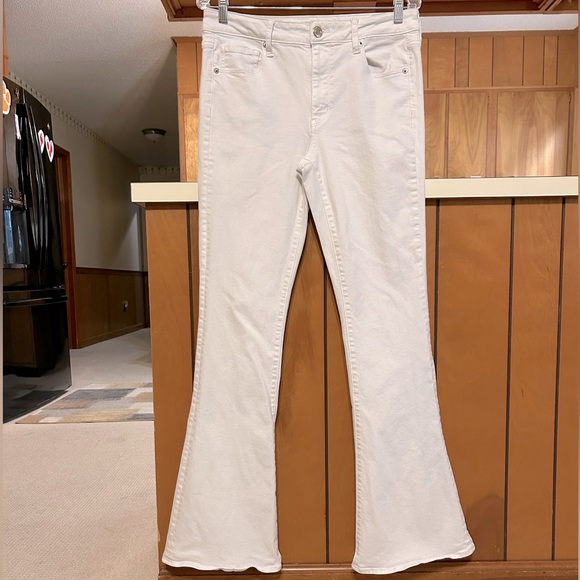 American Eagle Super Stretch High Rise Slim Flare White Jeans Women’s 12L     A - Picture 1 of 17
